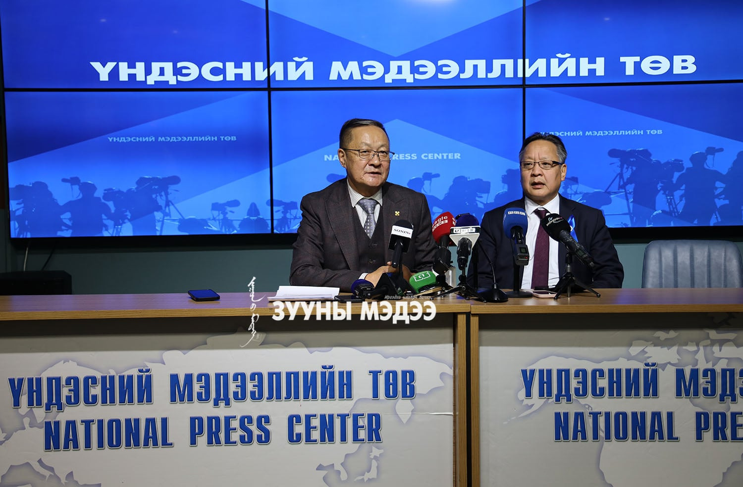 З.Батбаяр: Нүхэн жорлон хөрсөнд нэвчиж, усыг бохирдуулж байна